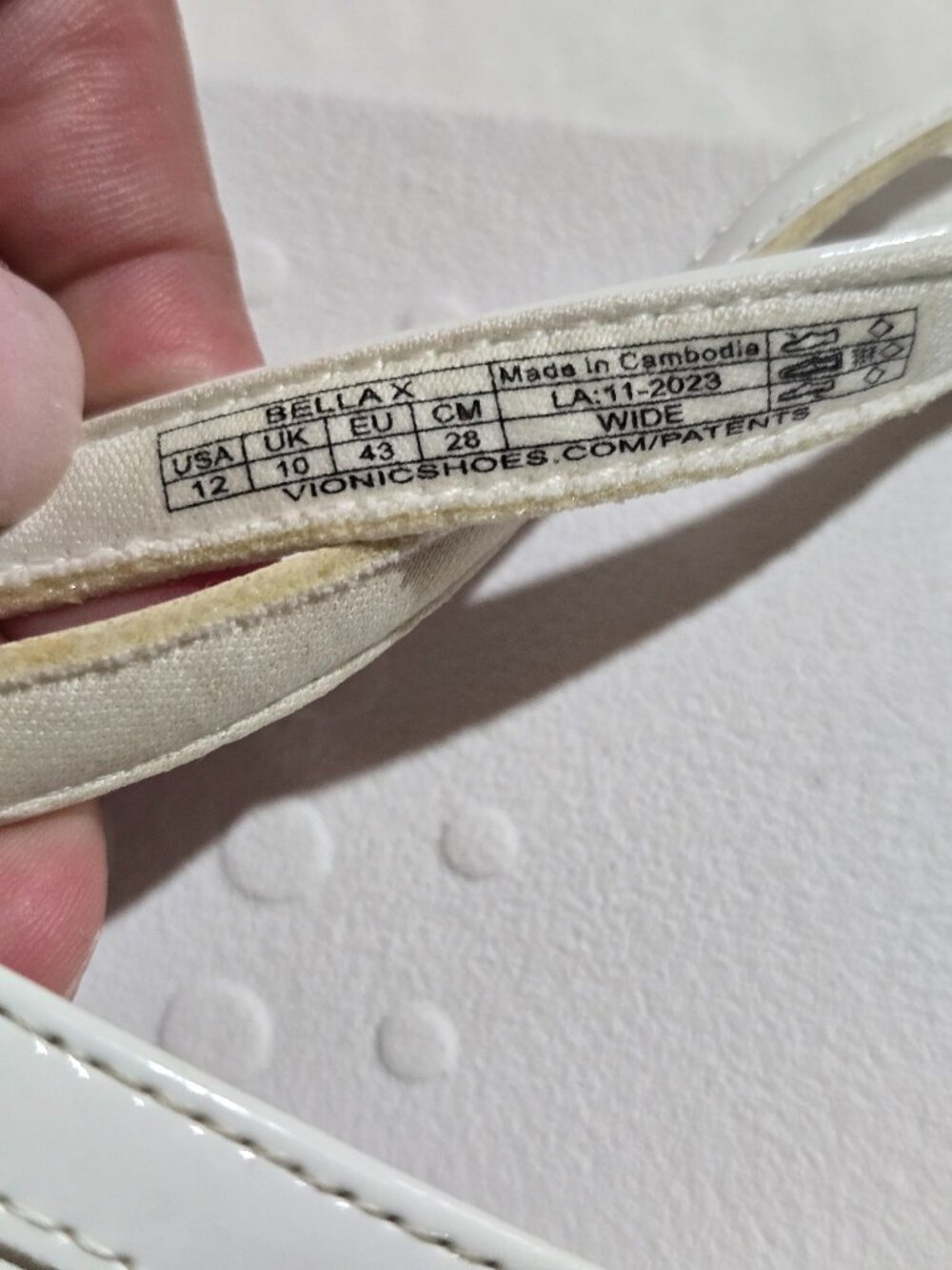 Vionic Bella X White Patent Bow Orthotic Thong Sandals – Women's Size 12 WIDE - Picture 13 of 13